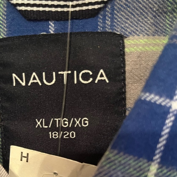 NWT náutica button up - Picture 2 of 2
